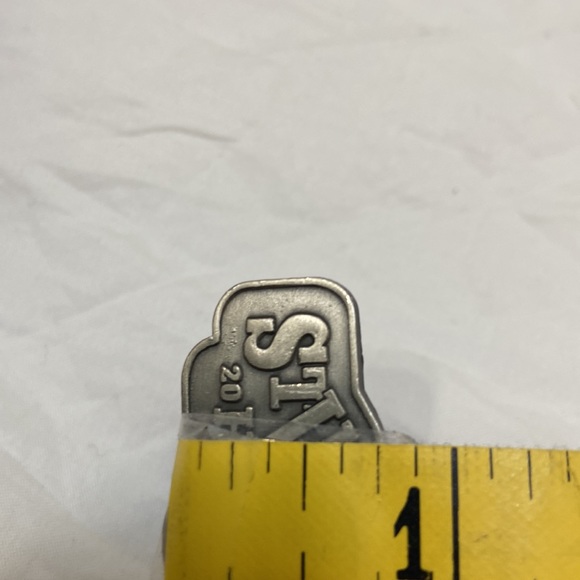 Vintage Harley Davidson HOG Sturgis 2011 collectible jacket/vest/hat pin. - Picture 4 of 4